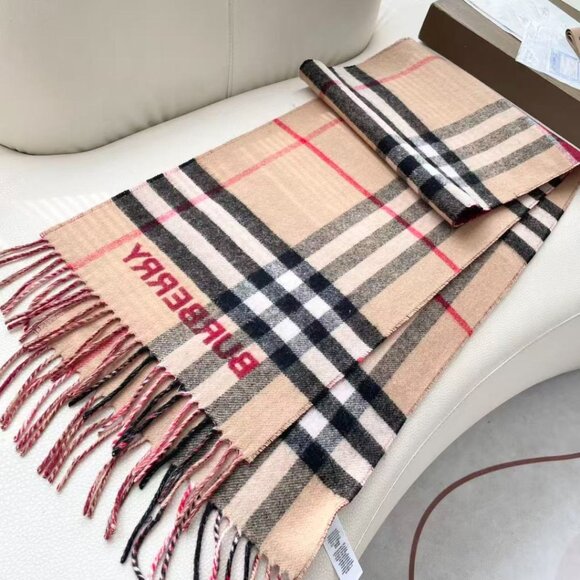 Burberry women's scarf - Picture 3 of 5